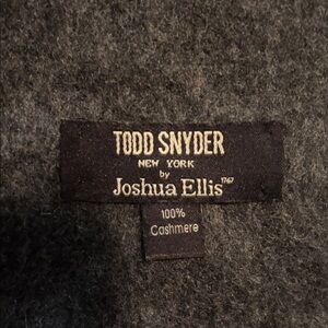 NWOT. Todd Snyder Cashmere Charcoal Men's Scarf